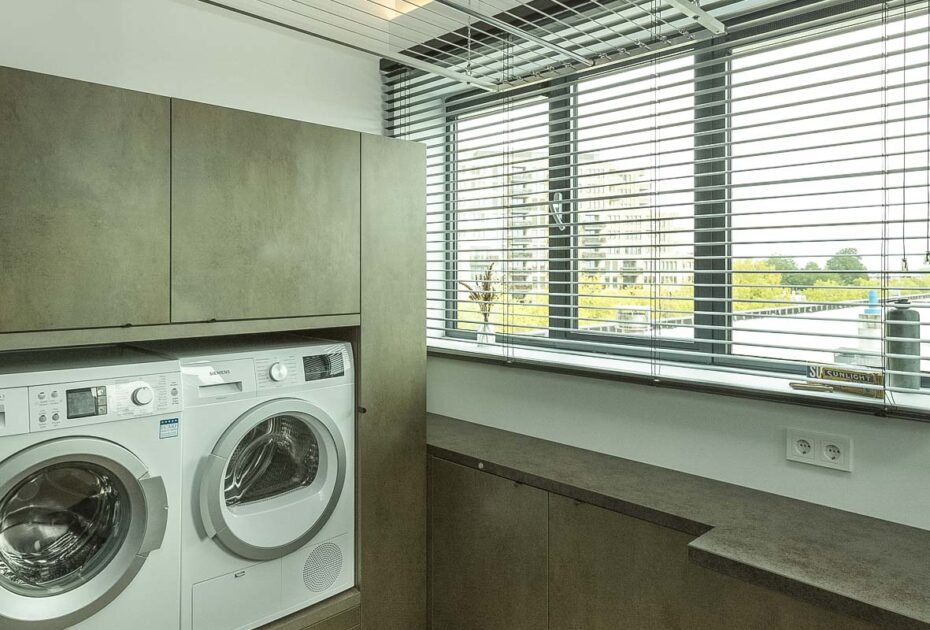 Wasmachinekast op maat, maatwerk wasmachinekast, maatwerk bijkeukenkast, bijkeukenkasten op maat Vogels Kasten